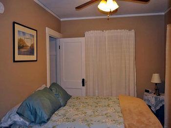 Lazy T Ranch Guest House Манхэттен Экстерьер фото